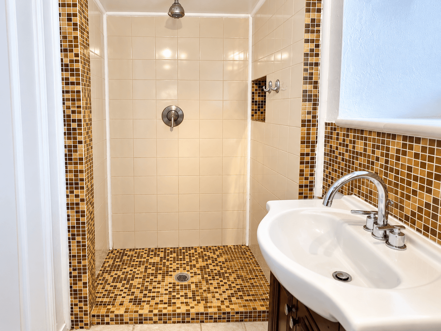 Philadelphia Apartment: 1458 Rosalie St.