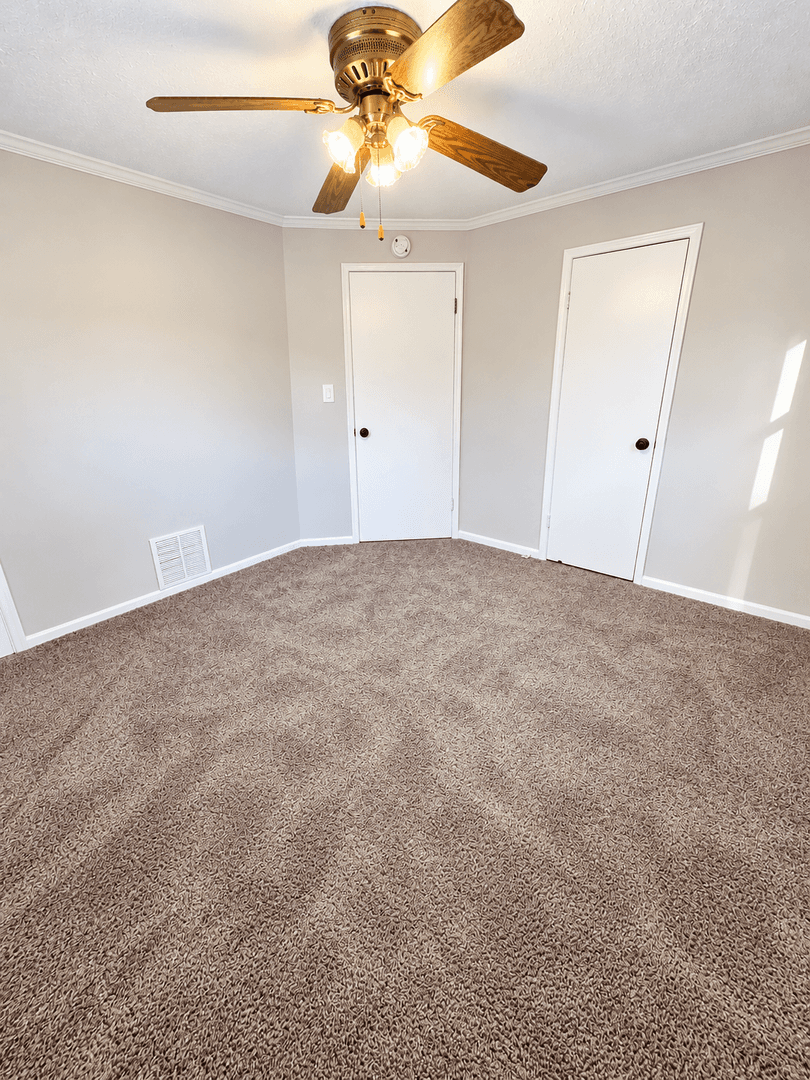 North Versailles House: 507 Oakhurst Avenue