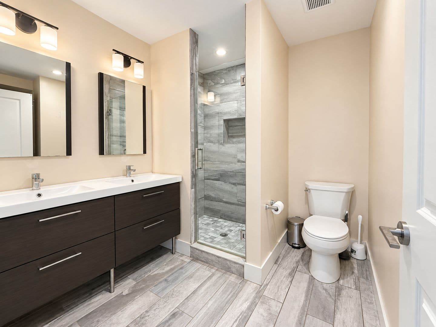 Philadelphia Apartment: 1422 Germantown Ave