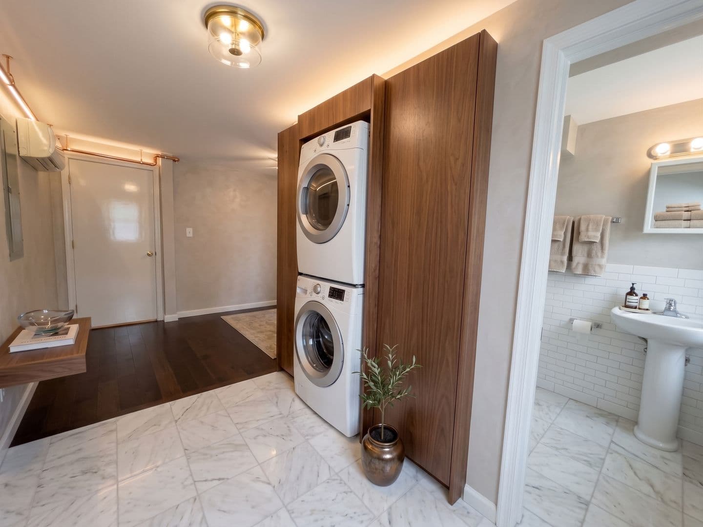 Philadelphia Apartment: 113 w Girard Ave