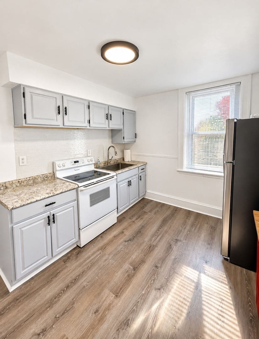 Pittsburgh Apartment: 218 Four Mile Run