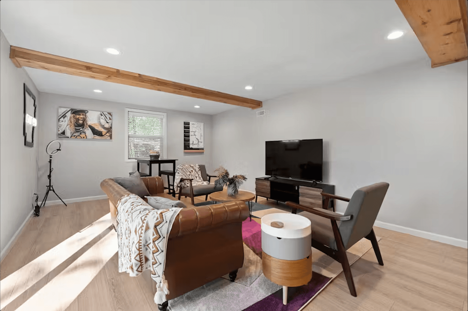 Bella Vista House: 15 Churchill Drive (F/S)
