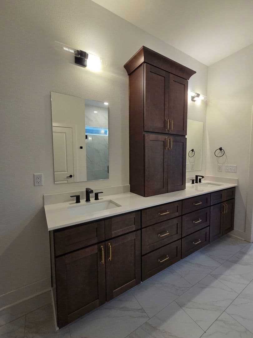 Rogers House: 5912 S 41st St