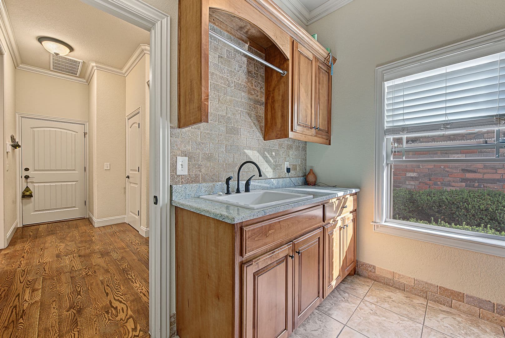 Springdale House: 6482 Wells Cir