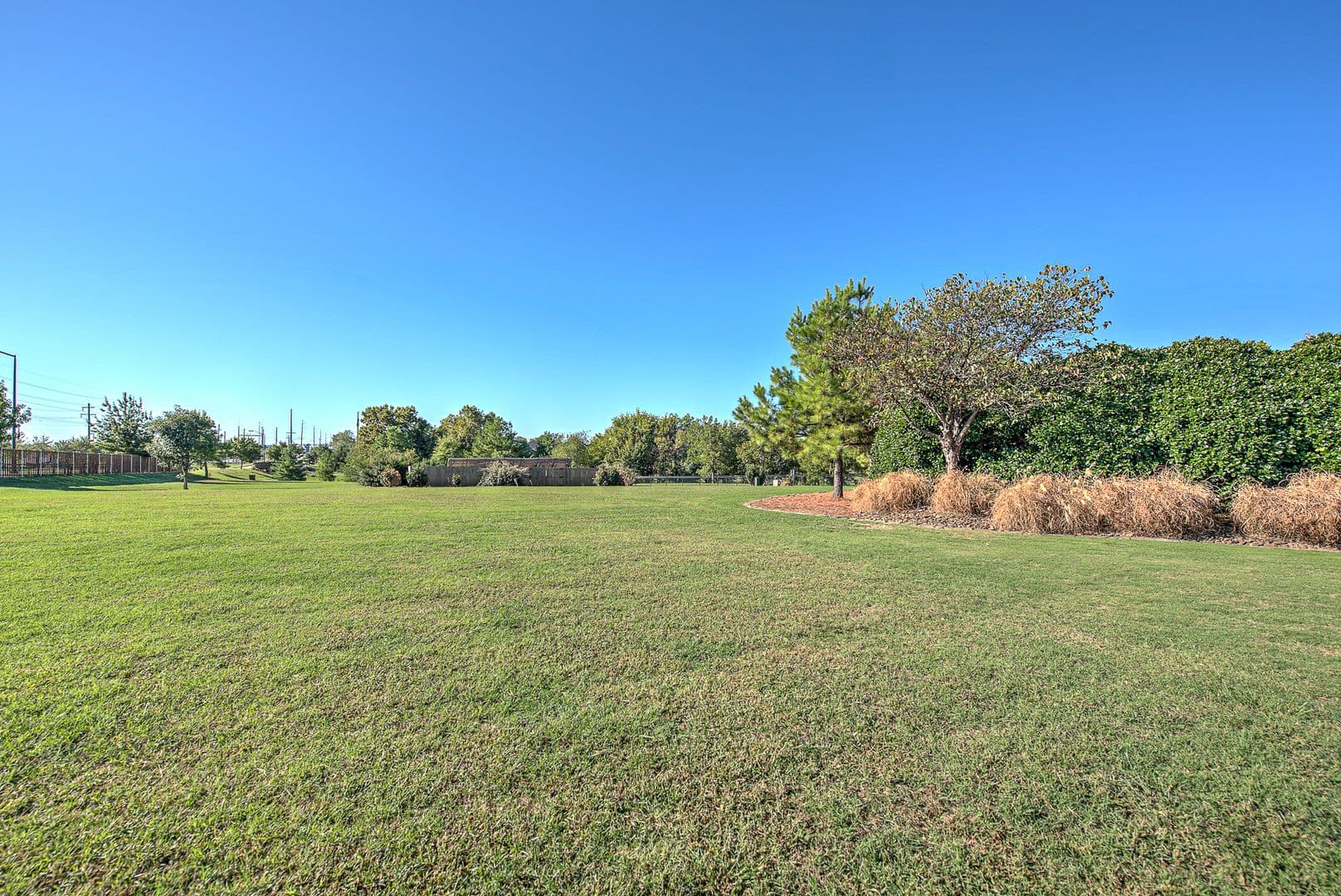 Springdale House: 6482 Wells Cir