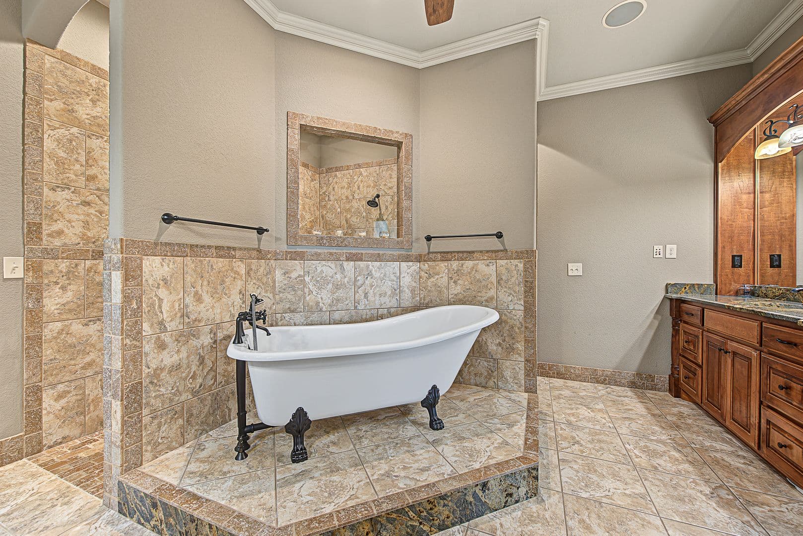 Springdale House: 6482 Wells Cir