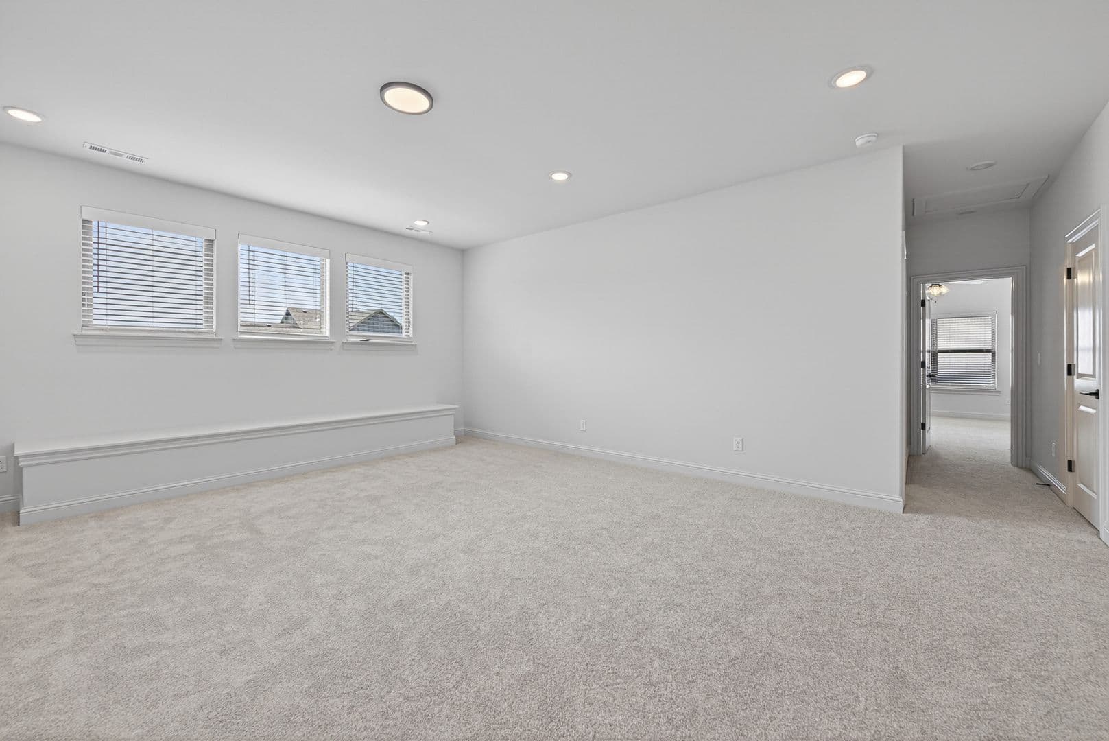 Bentonville House: 8900 W Comet Dr