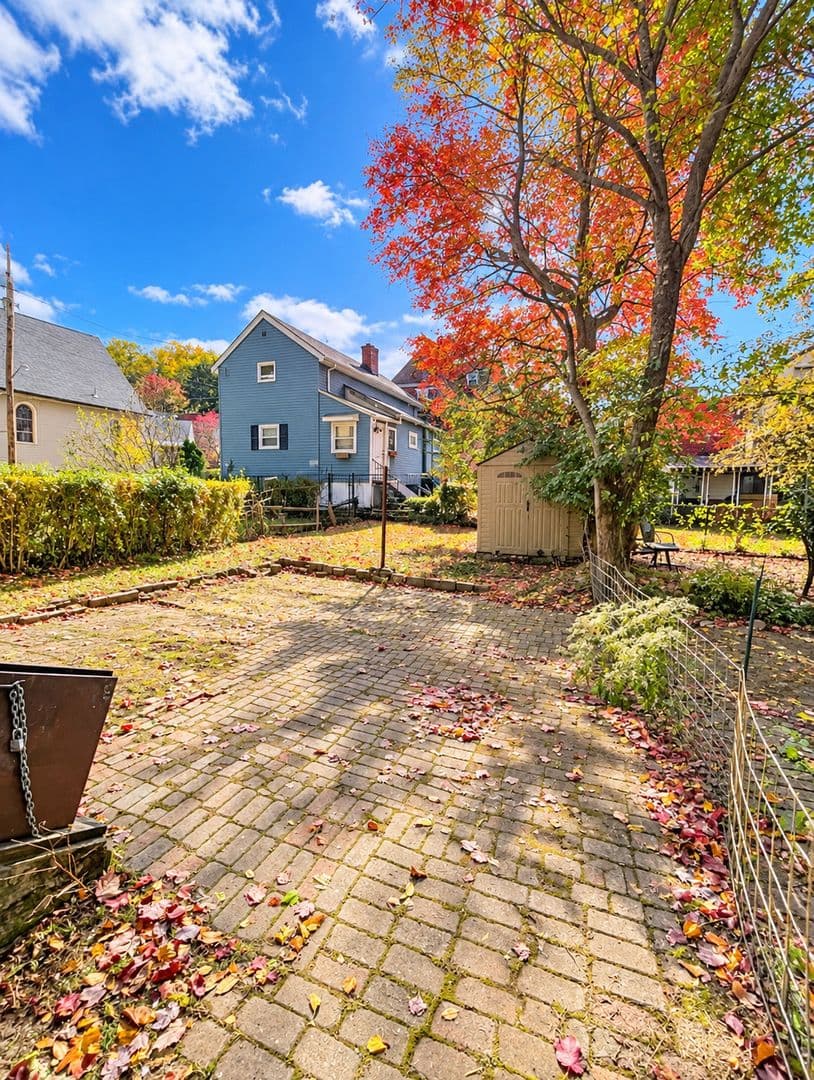 Pittsburgh Apartment: 218 Four Mile Run