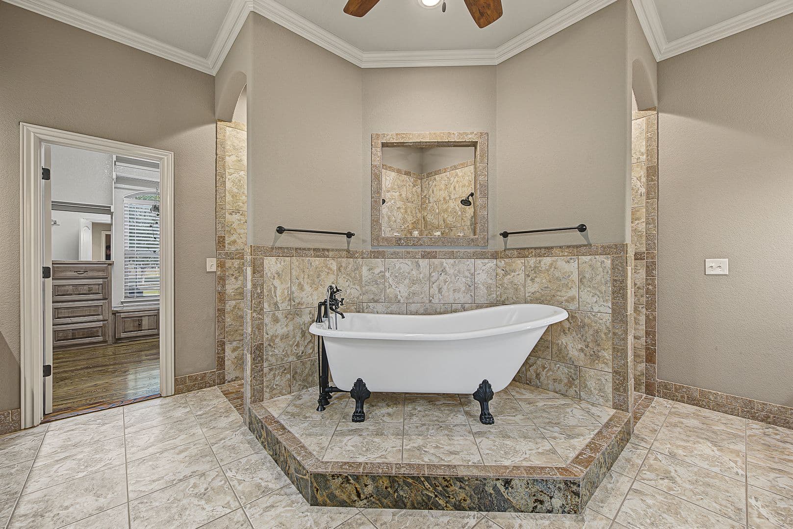 Springdale House: 6482 Wells Cir