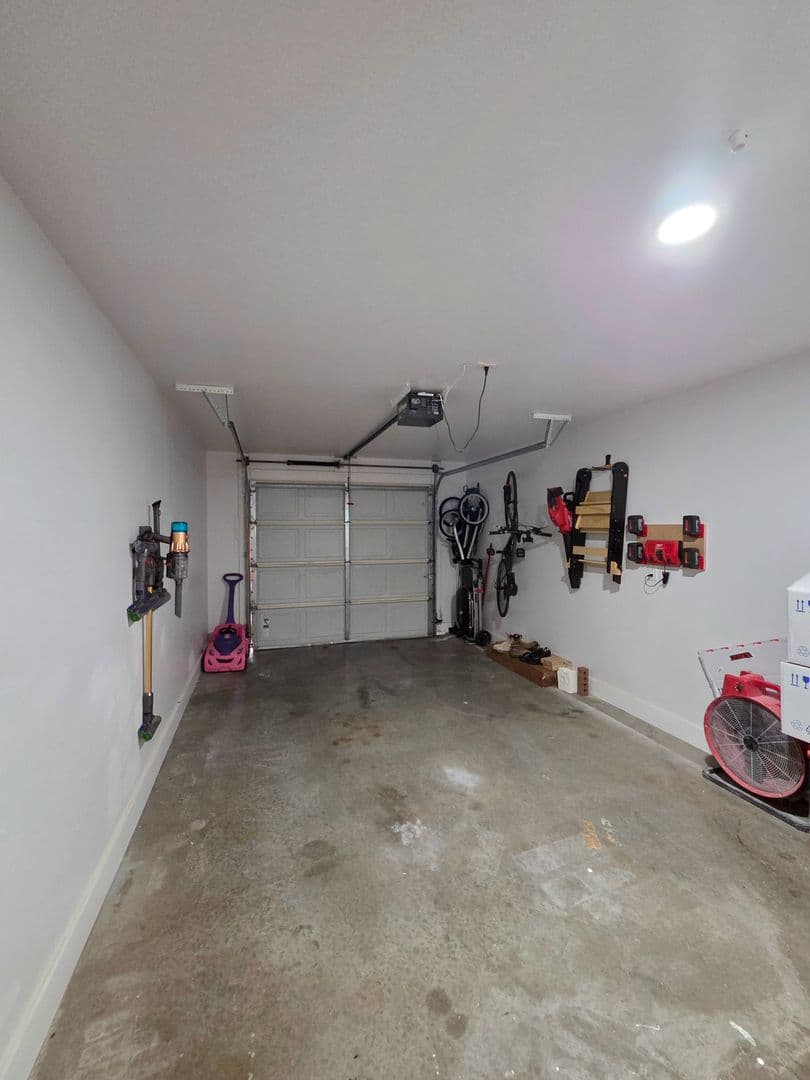 Rogers House: 207 E Marietta Ct