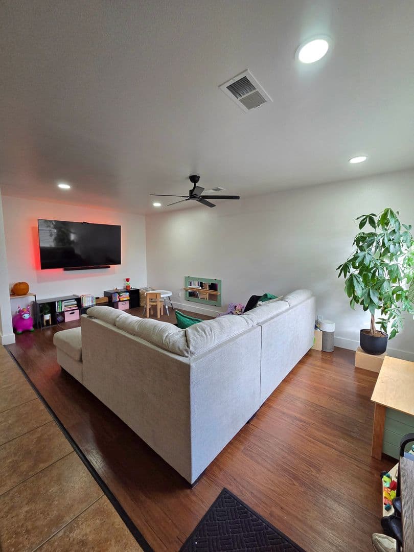 Rogers House: 207 E Marietta Ct