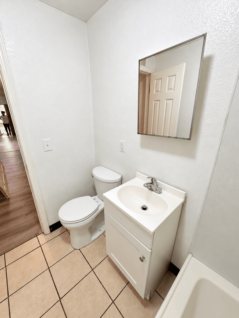 McKeesport Apartment: 618 Versailles Avenue