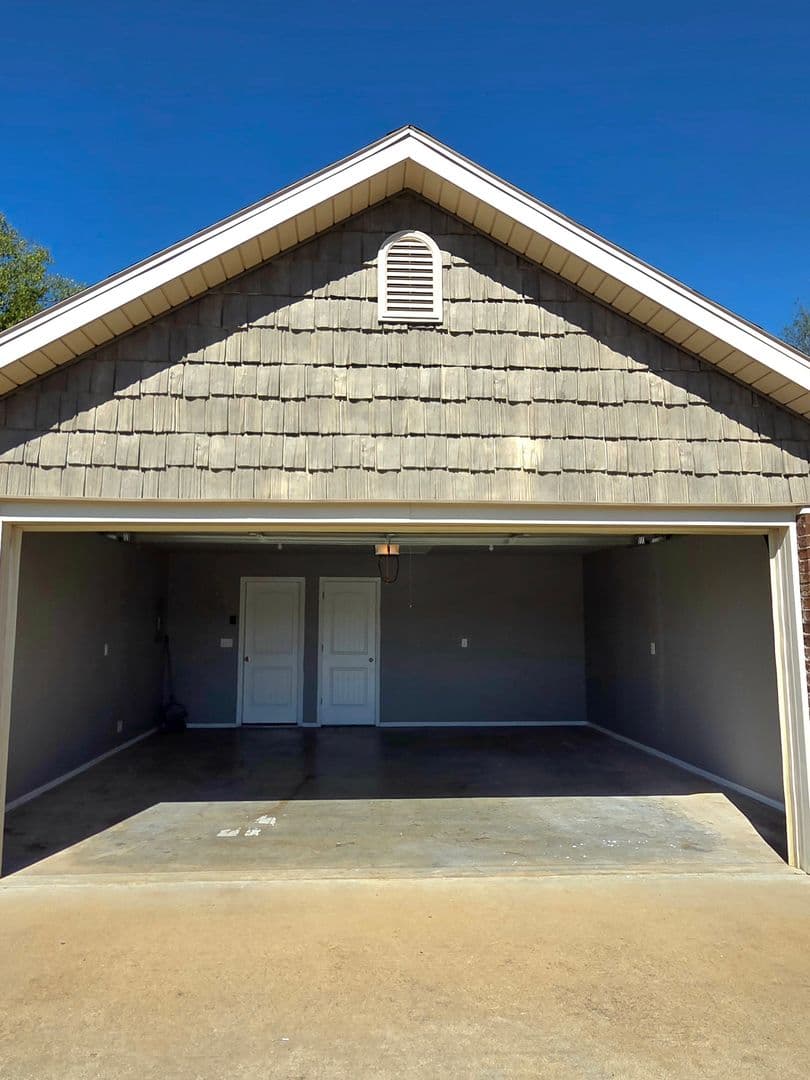 Rogers House: 2203 West Margaret Street