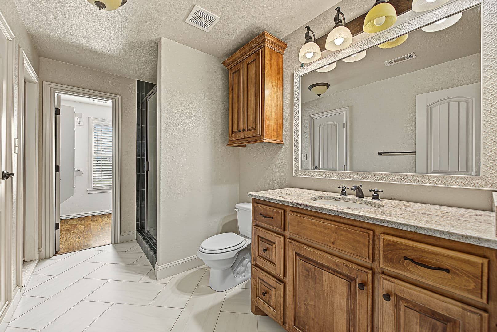 Springdale House: 6482 Wells Cir