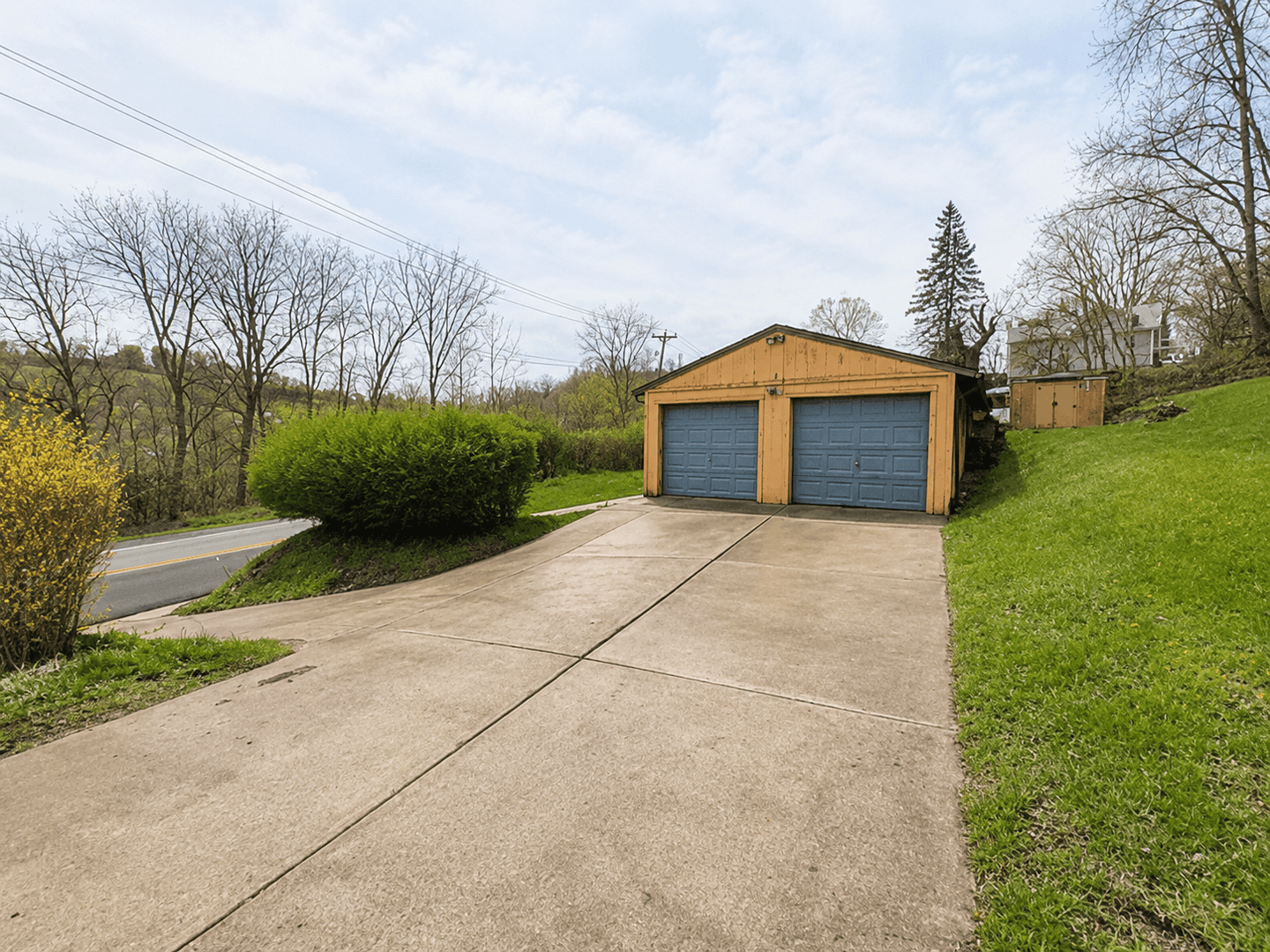 Verona House: 1445 Hulton Road