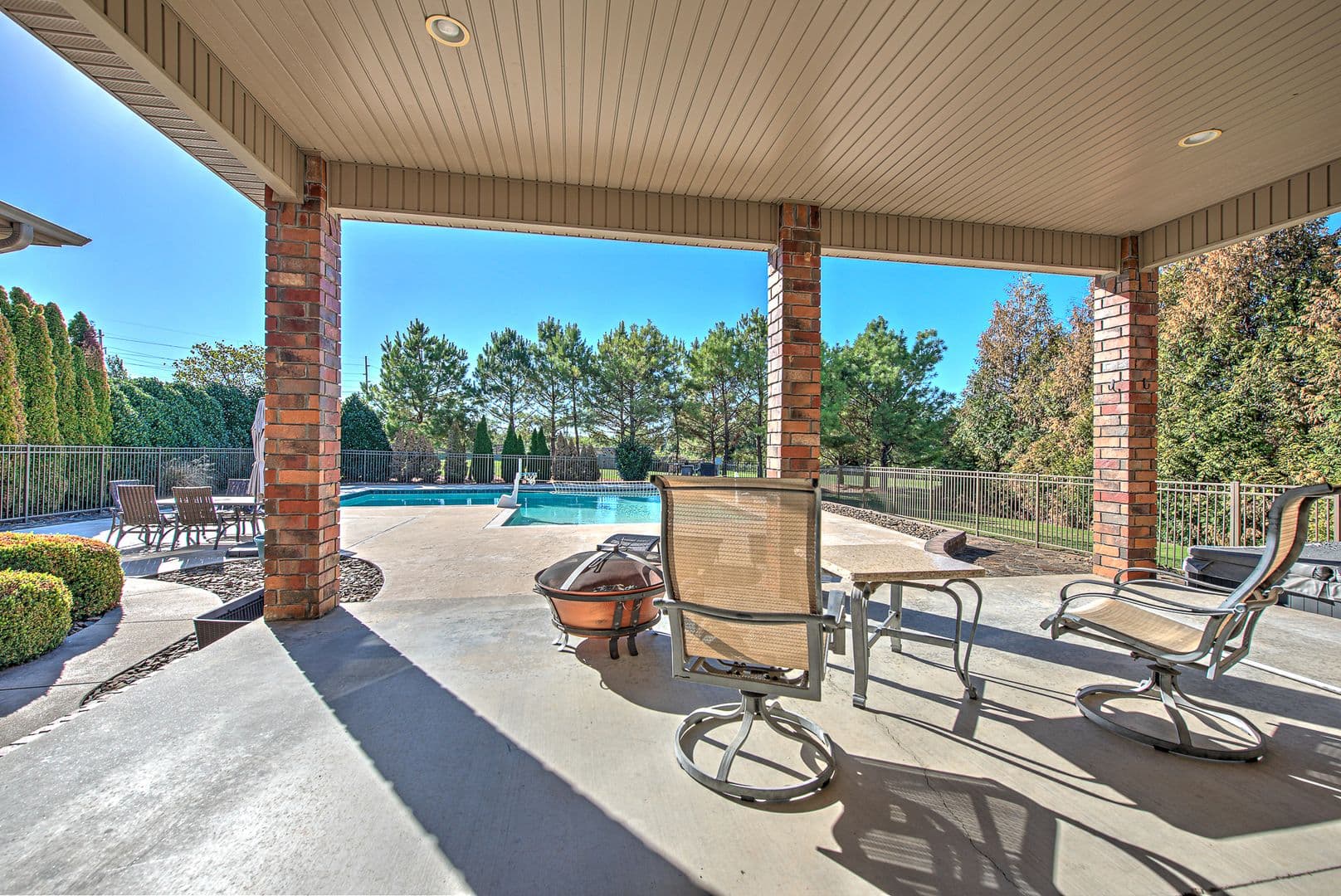 Springdale House: 6482 Wells Cir