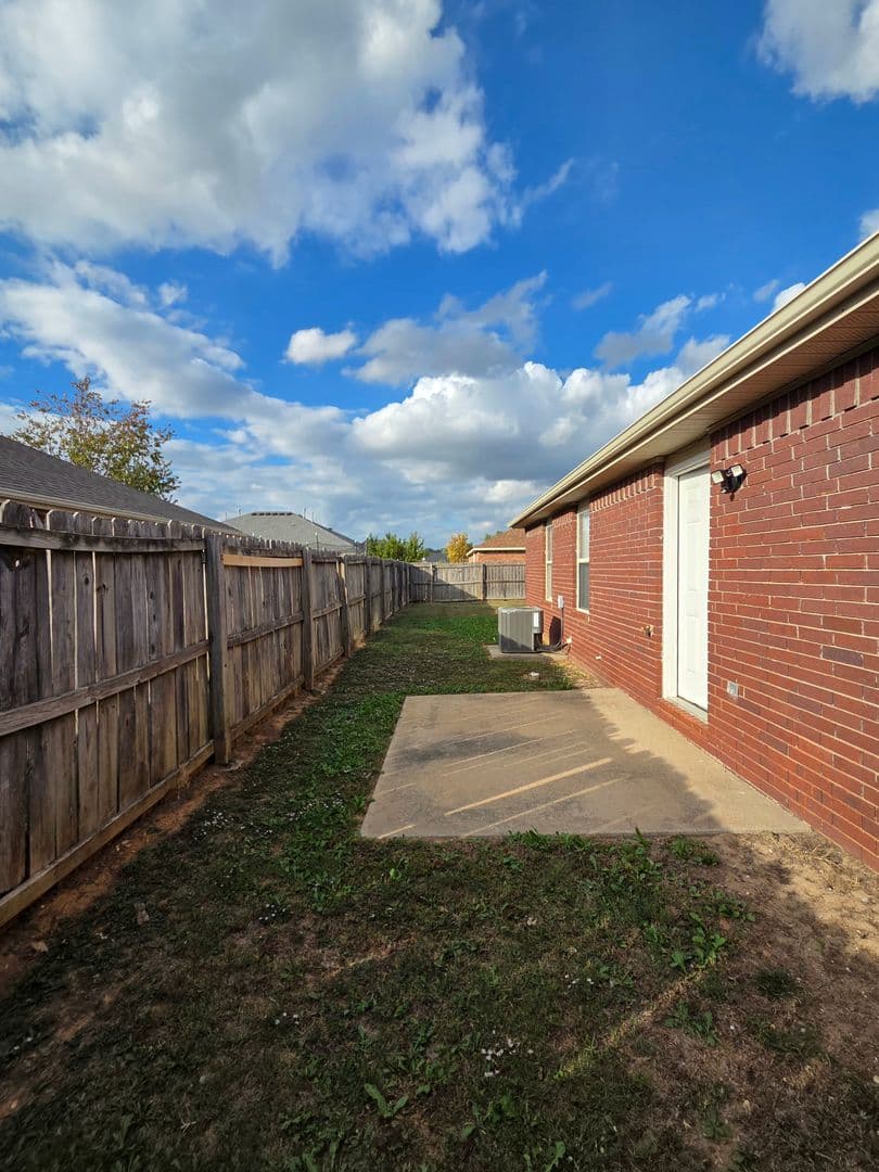 Rogers House: 205 E Marietta Ct