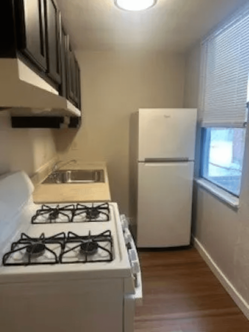 McKees Rocks Apartment: 321 Ella Street