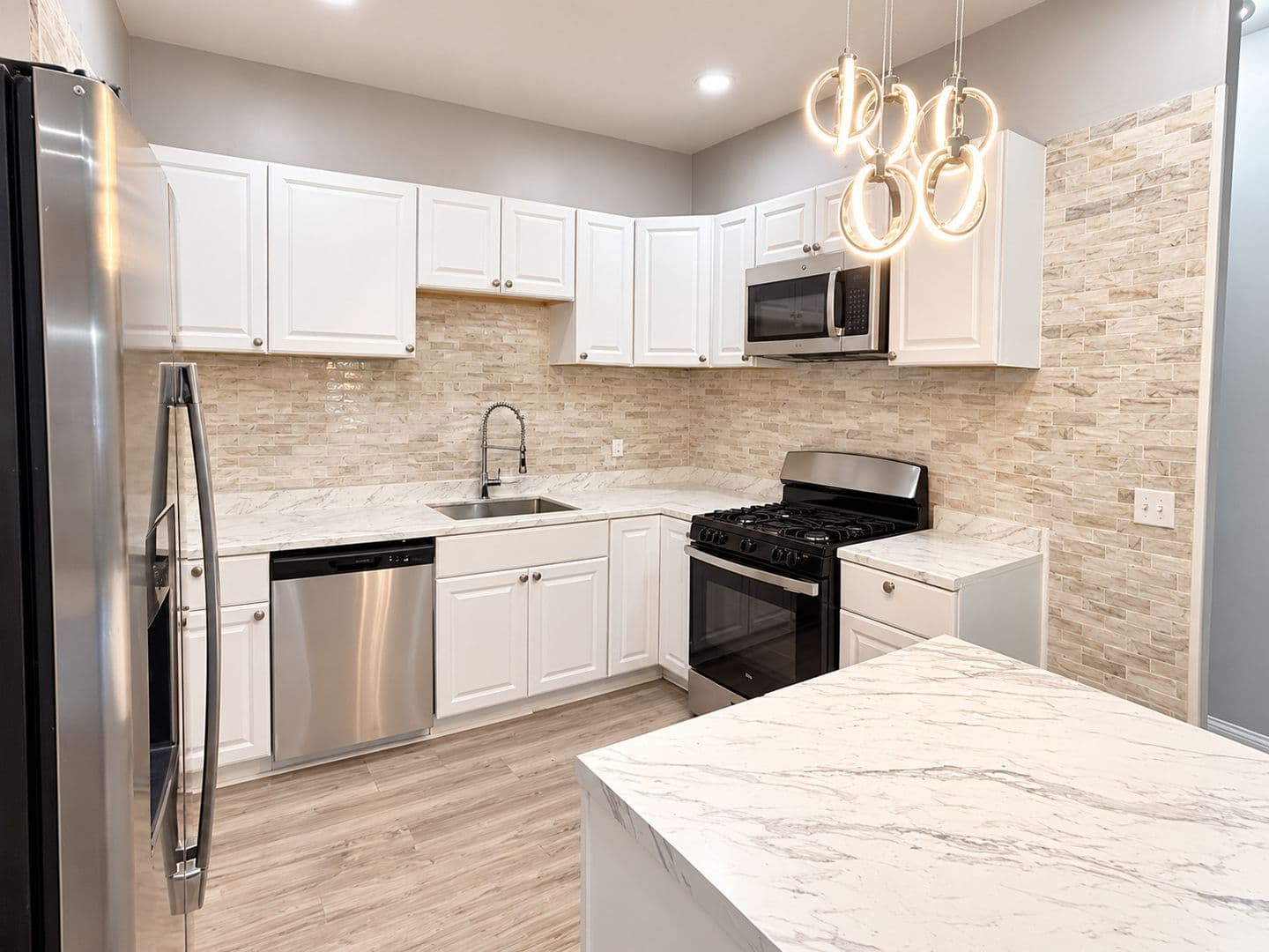 Philadelphia Apartment: 5033 Walnut Street