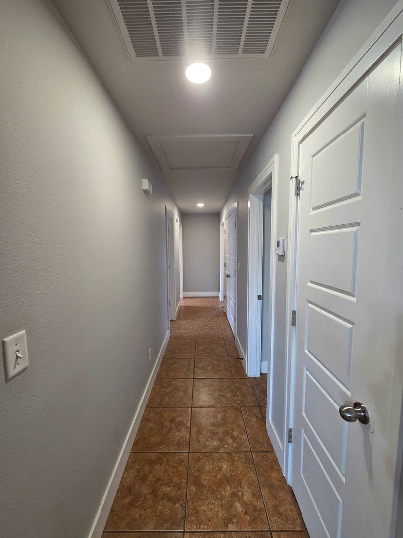 Rogers House: 205 E Marietta Ct