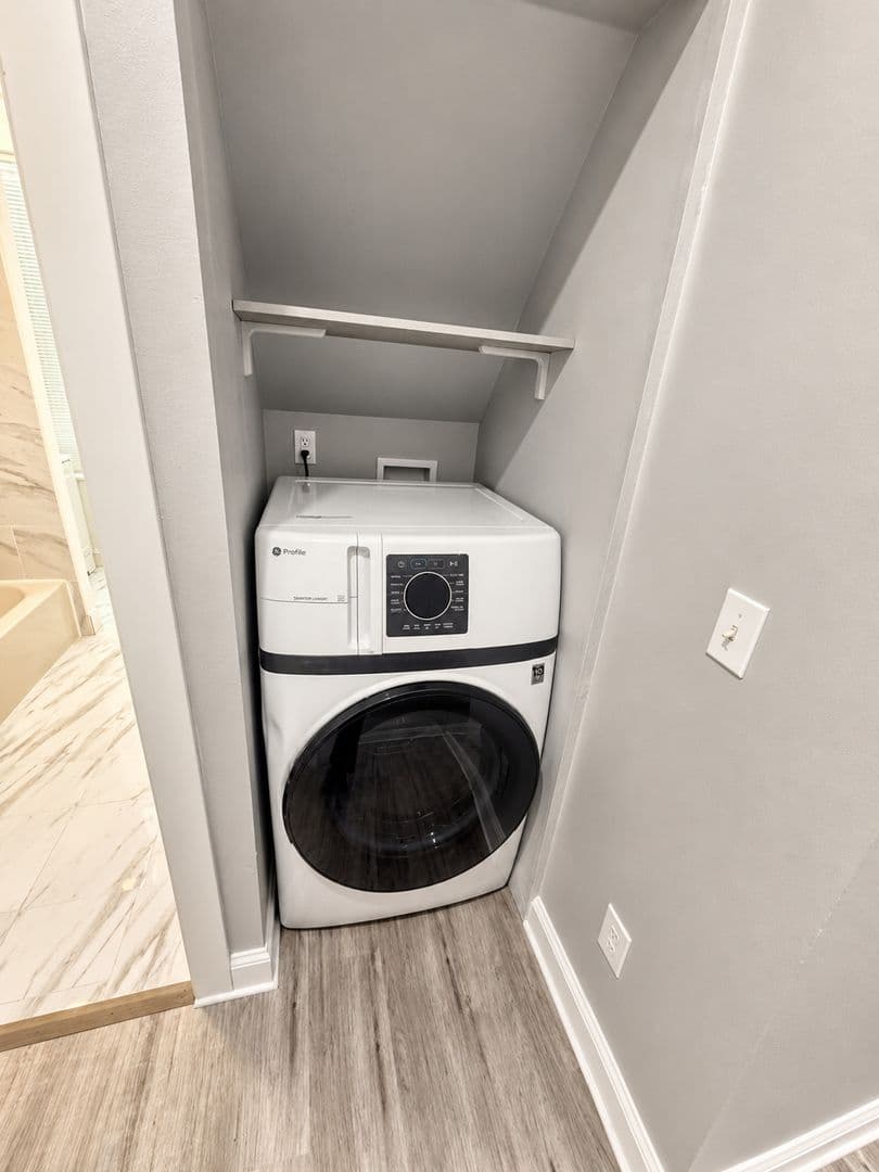Philadelphia Apartment: 5031 Walnut Street
