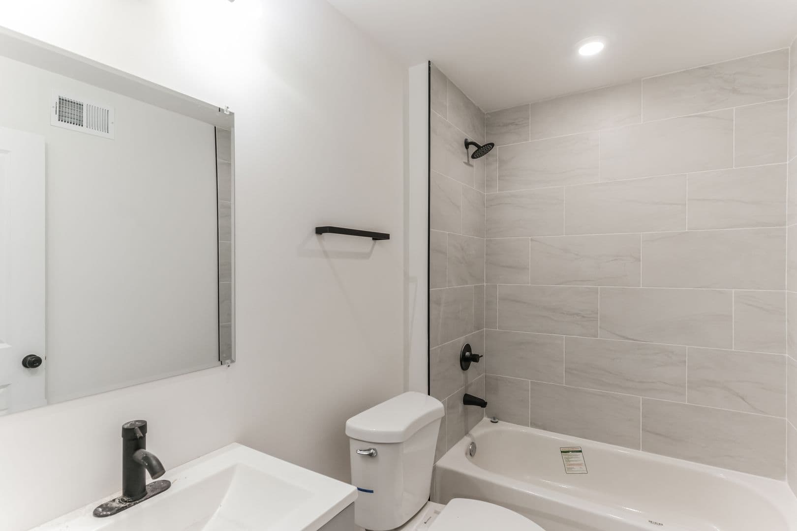 Philadelphia Apartment: 812 Holly St