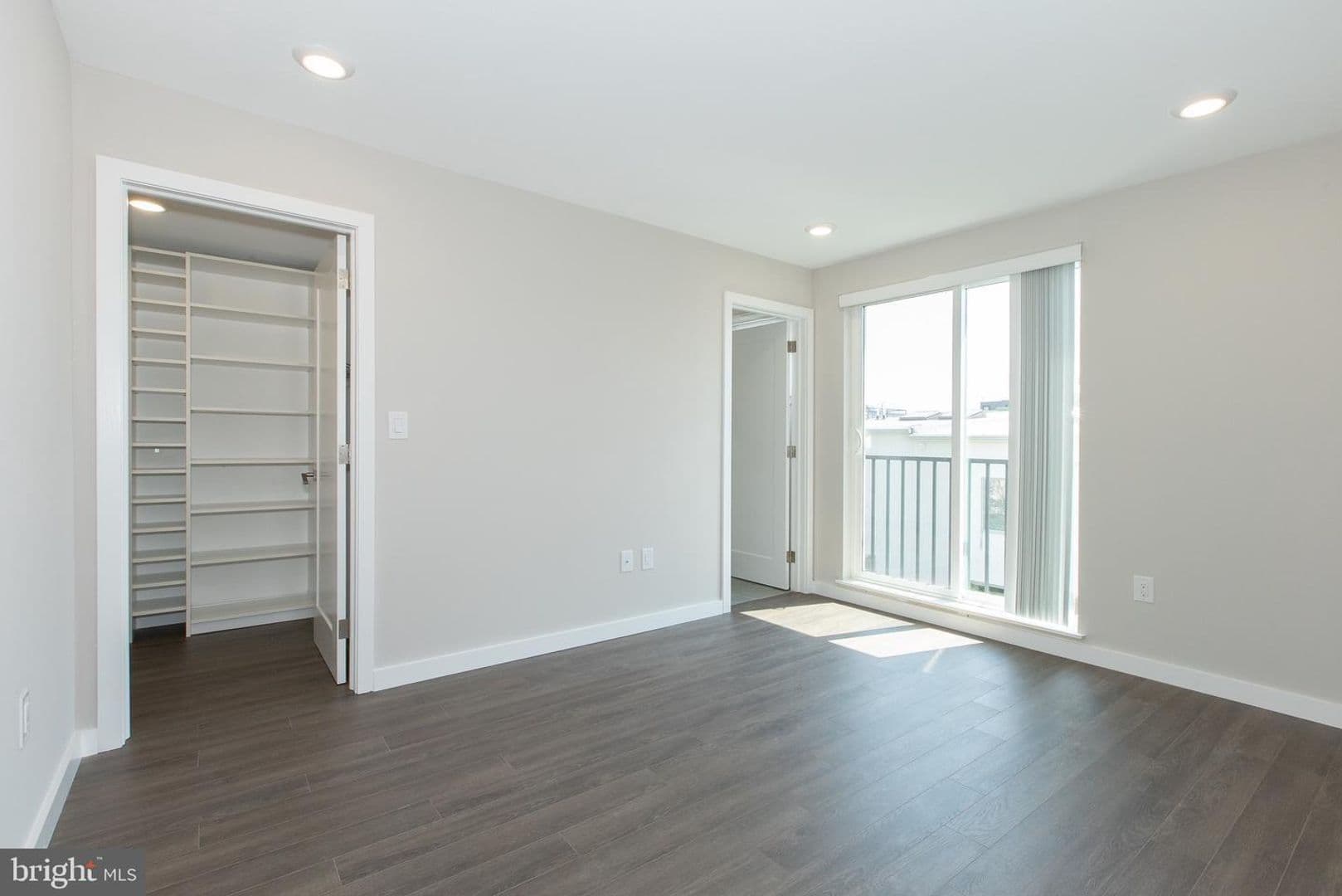 Philadelphia Apartment: 729 North 20th Street
