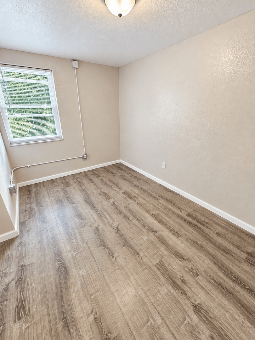 McKeesport Apartment: 618 Versailles Avenue
