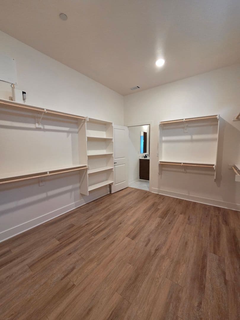 Rogers House: 5912 S 41st St