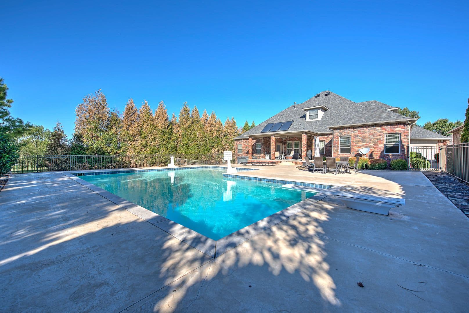 Springdale House: 6482 Wells Cir