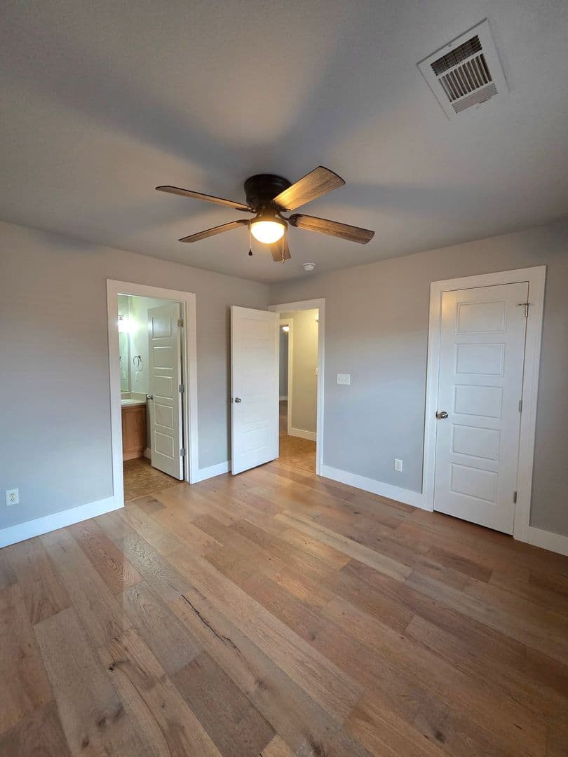Rogers House: 205 E Marietta Ct