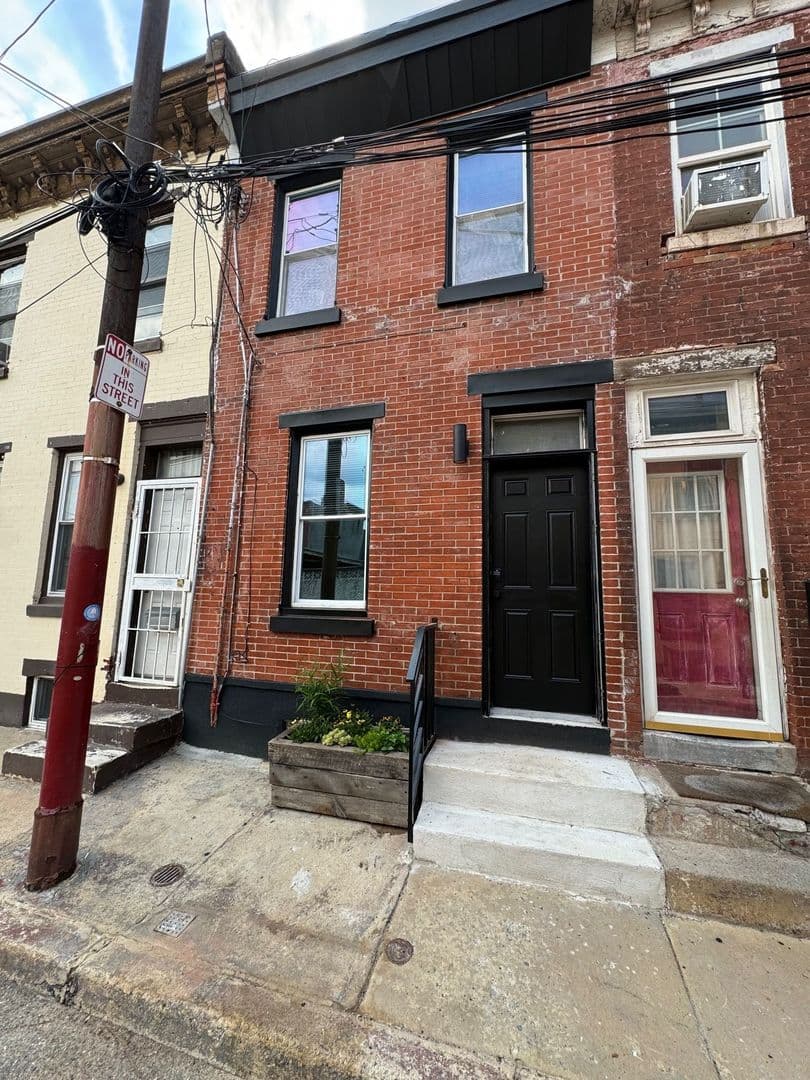 Philadelphia House: 2030 Waterloo St