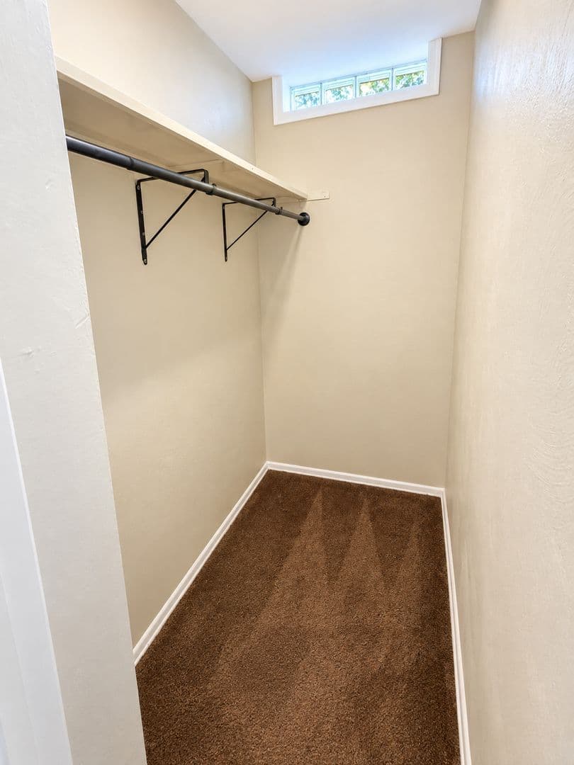 McKees Rocks Apartment: 321 Ella Street
