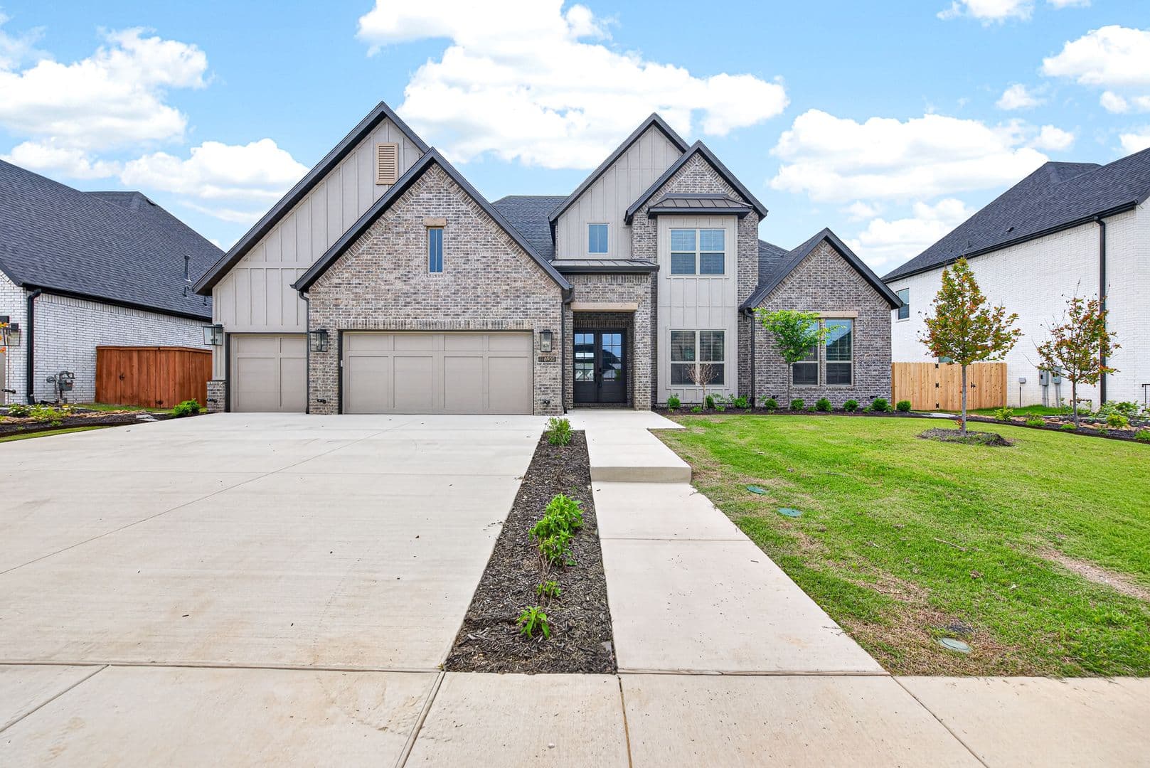 Bentonville House: 8900 W Comet Dr