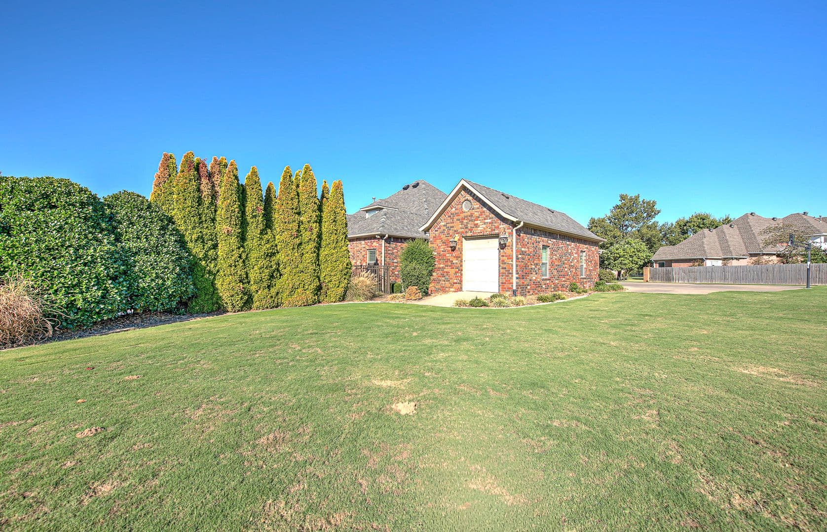 Springdale House: 6482 Wells Cir