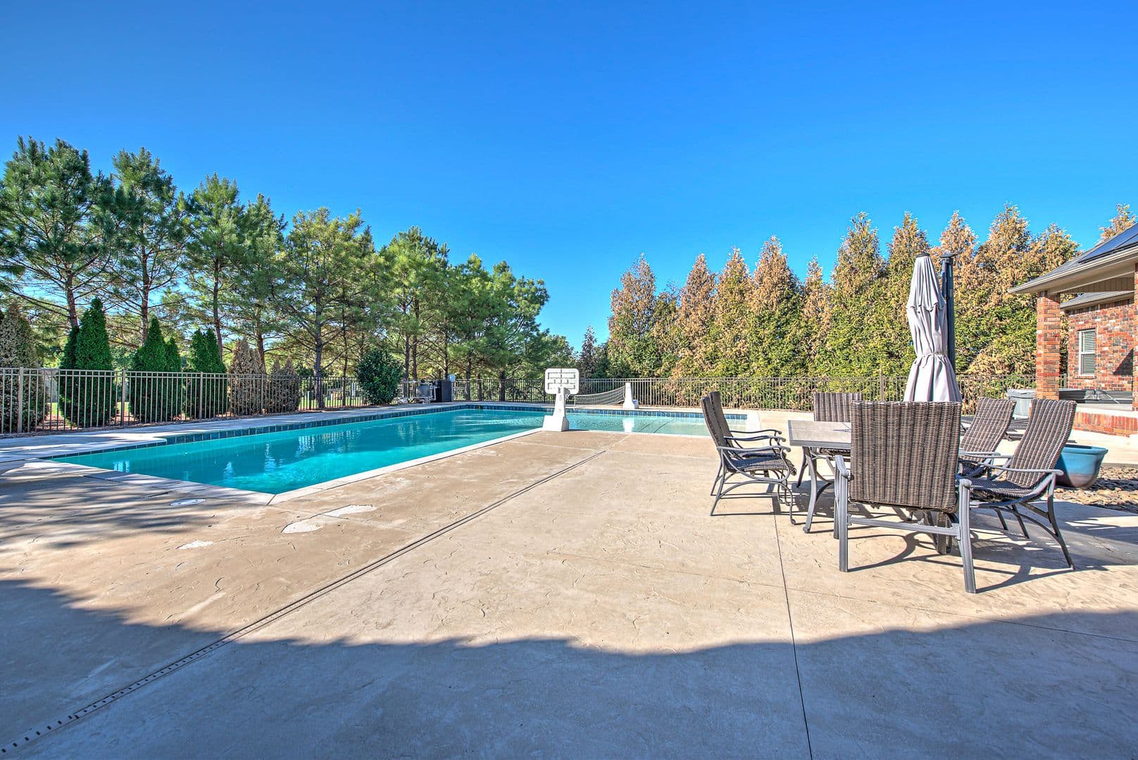 Springdale House: 6482 Wells Cir