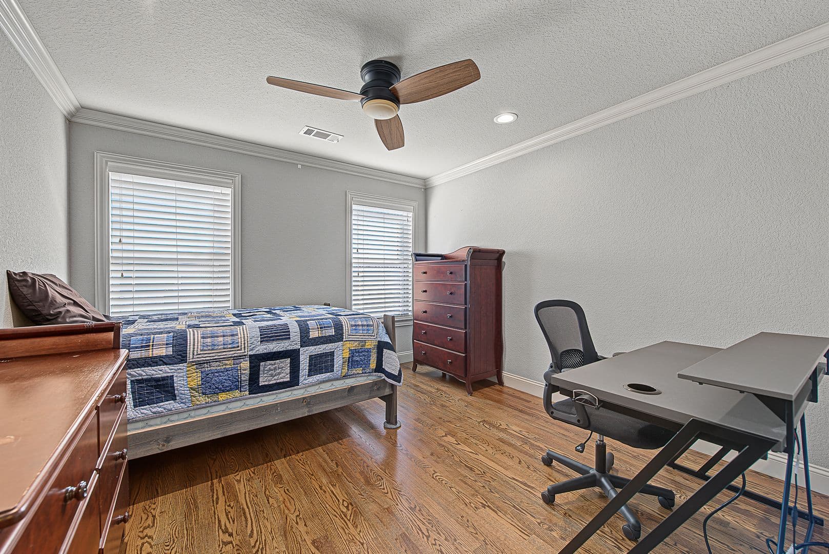 Springdale House: 6482 Wells Cir
