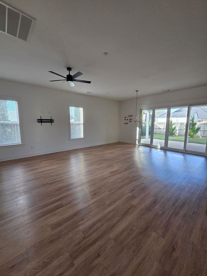 Rogers House: 5912 S 41st St