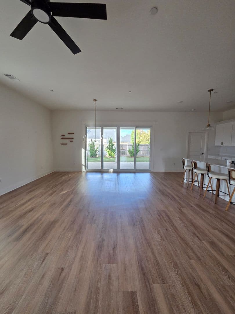 Rogers House: 5912 S 41st St