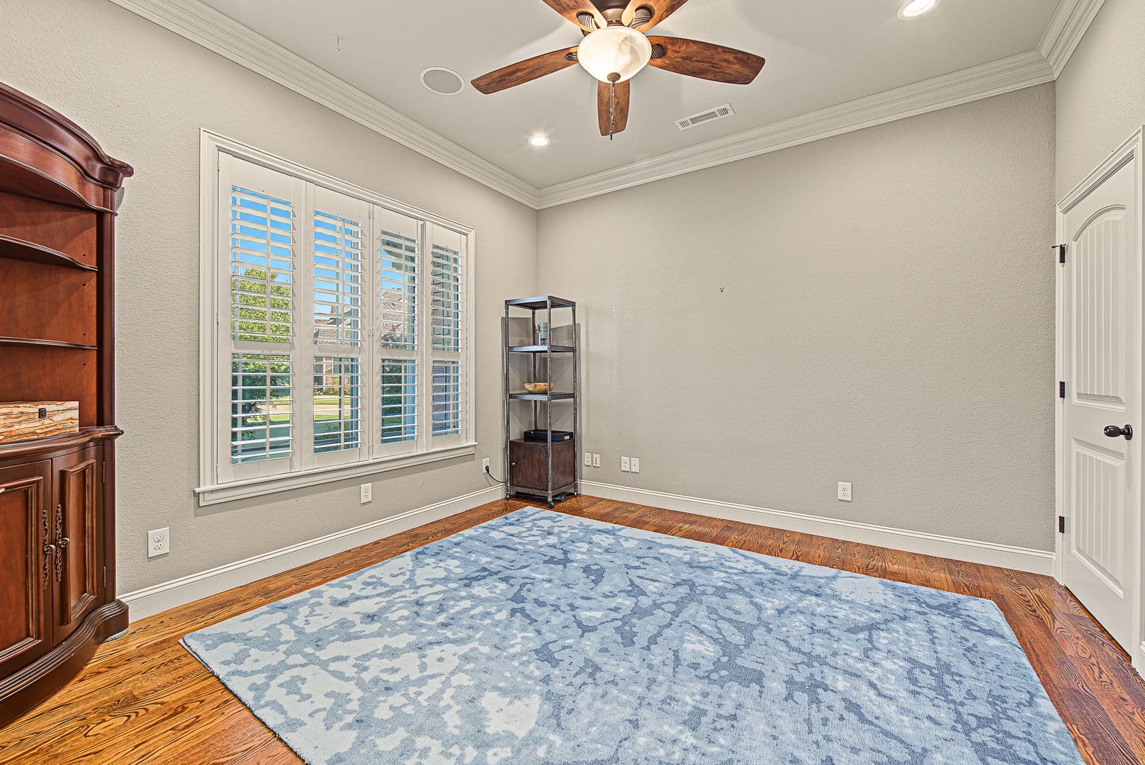 Springdale House: 6482 Wells Cir