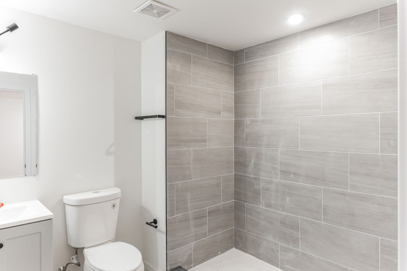 Philadelphia Apartment: 812 Holly St