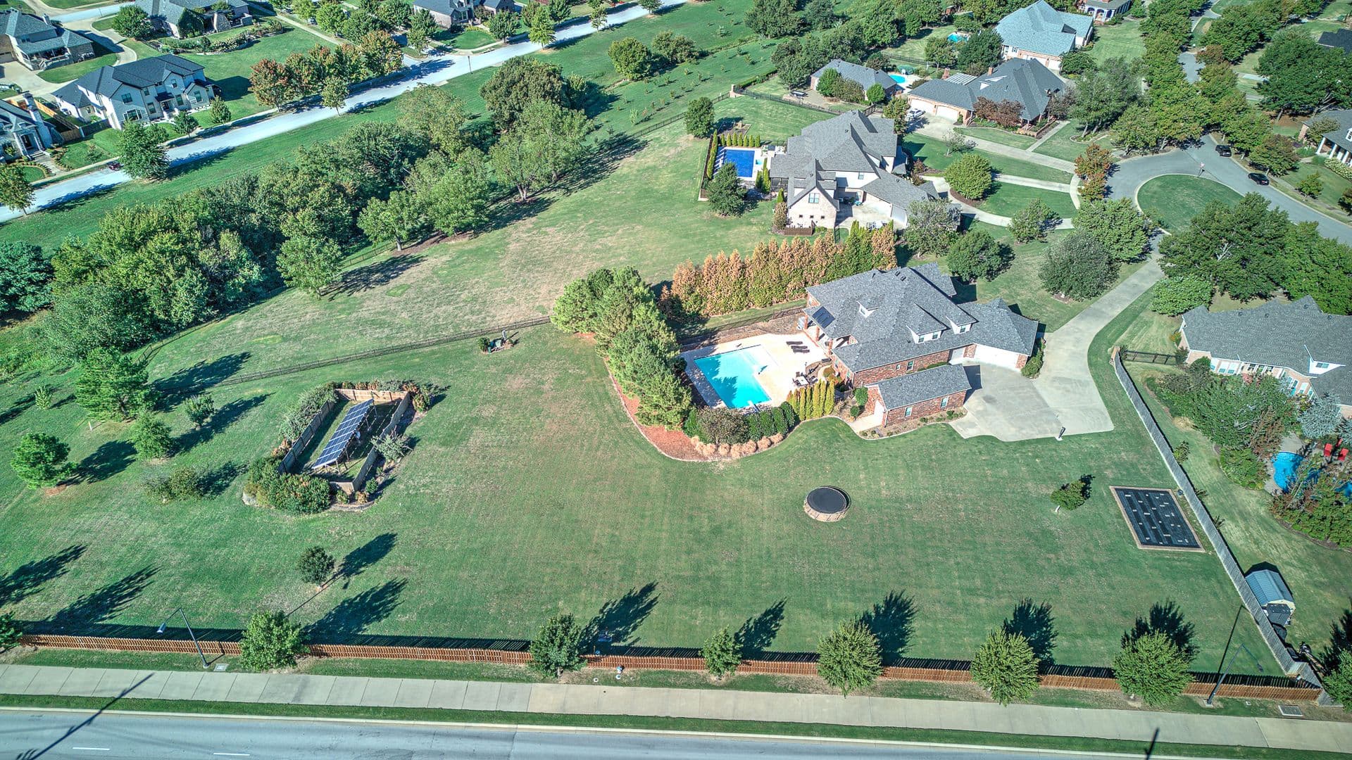 Springdale House: 6482 Wells Cir