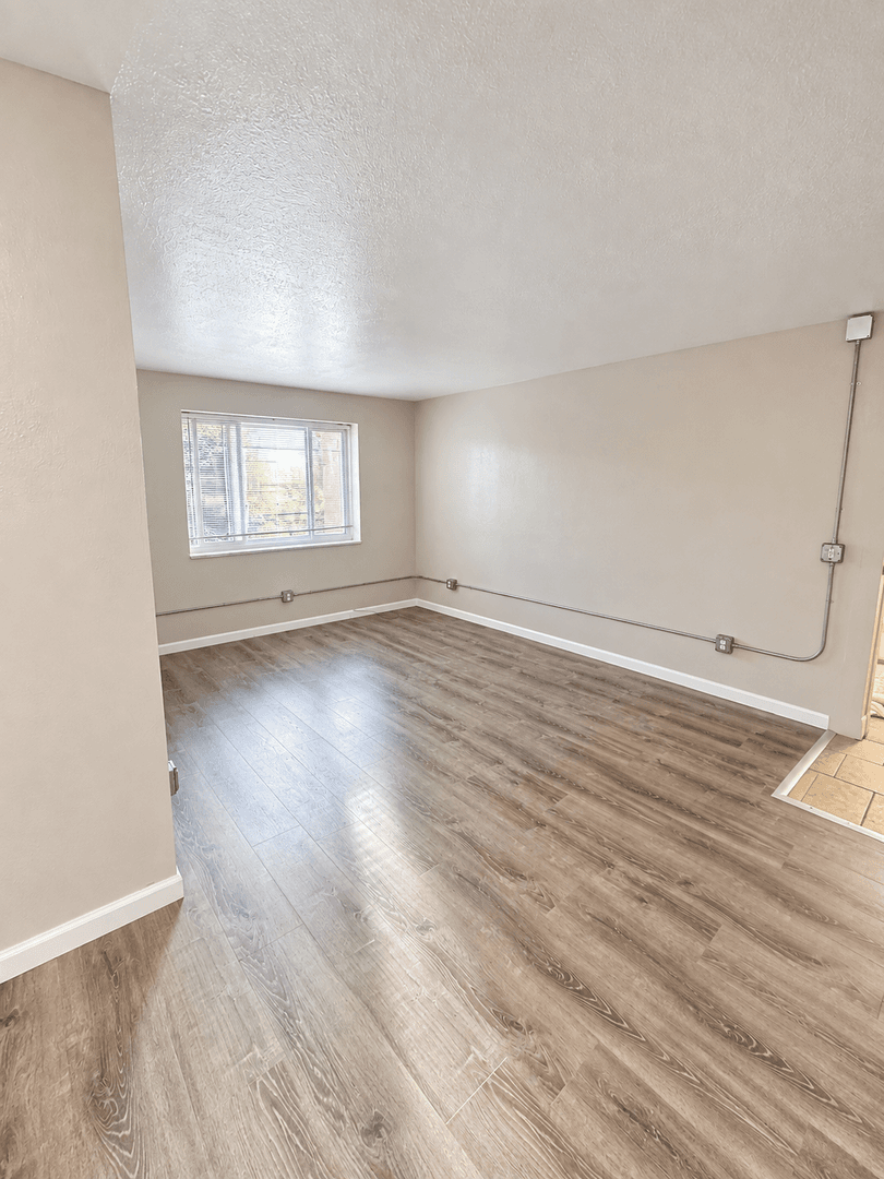 McKeesport Apartment: 618 Versailles Avenue