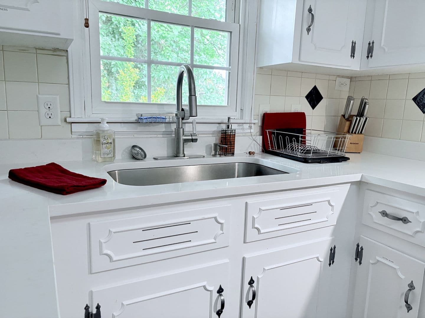 Greensboro House: 205 Venus Drive