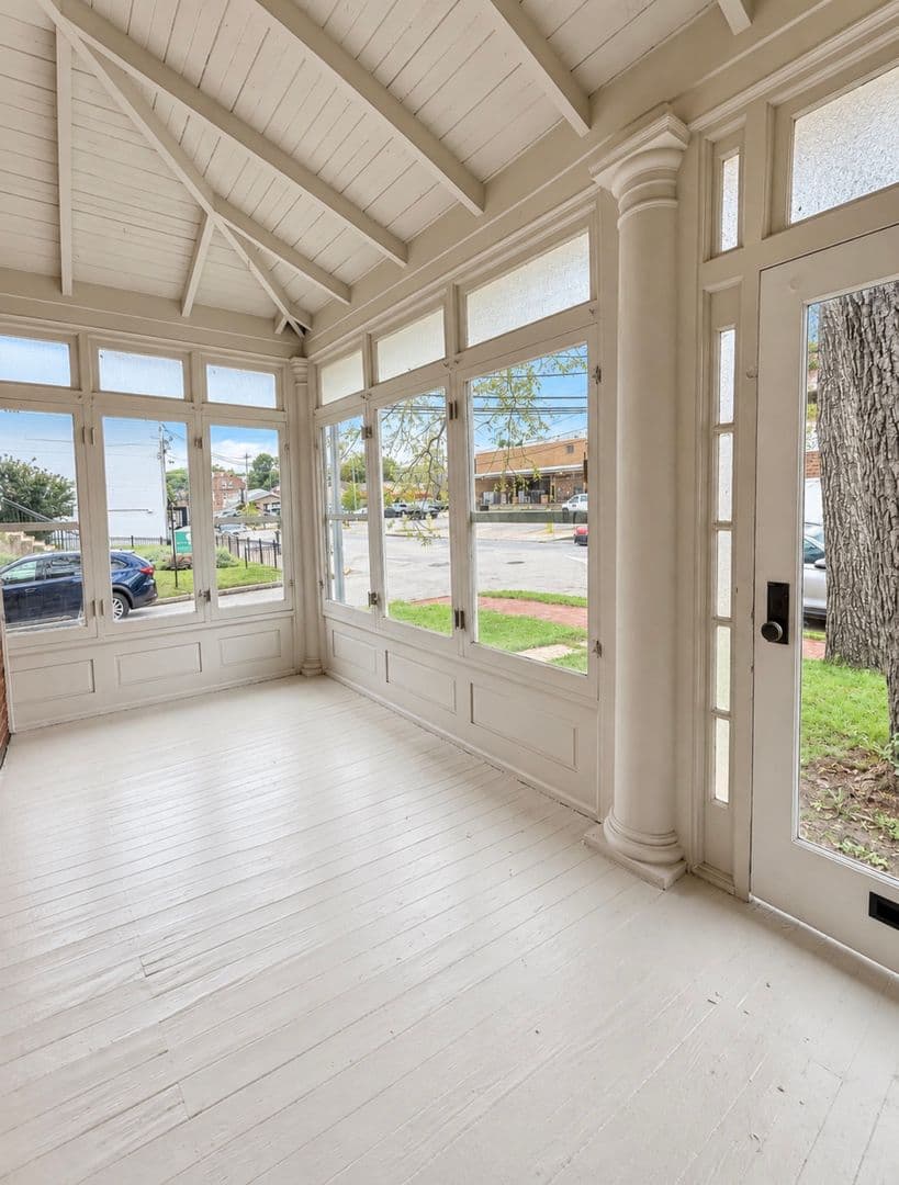 Media Apartment: 111 Gayley Street