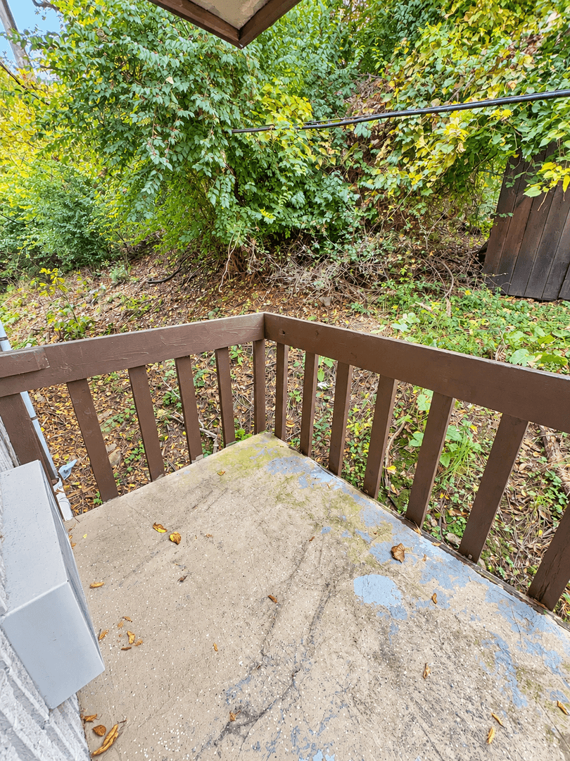 Carnegie Apartment: 711 Cubbage Street