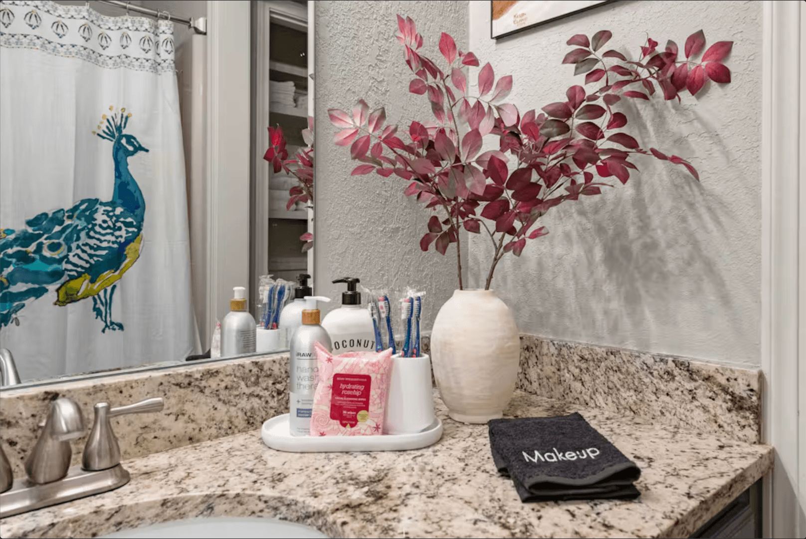 Bella Vista House: 15 Churchill Drive (F/S)