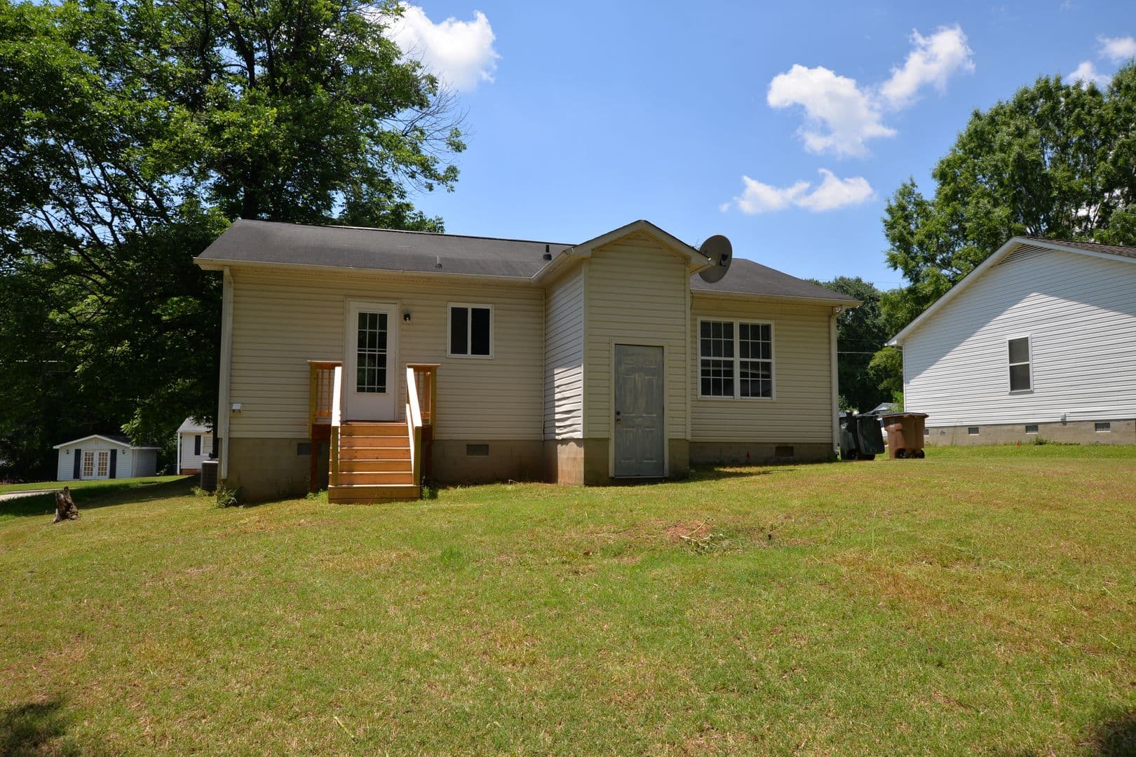 Greensboro House: 1715 Rainbow Drive