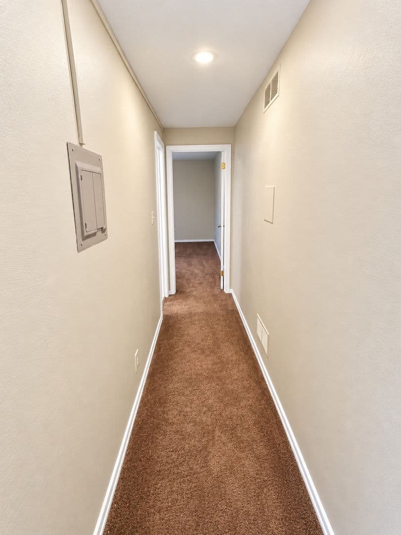 McKees Rocks Apartment: 321 Ella Street