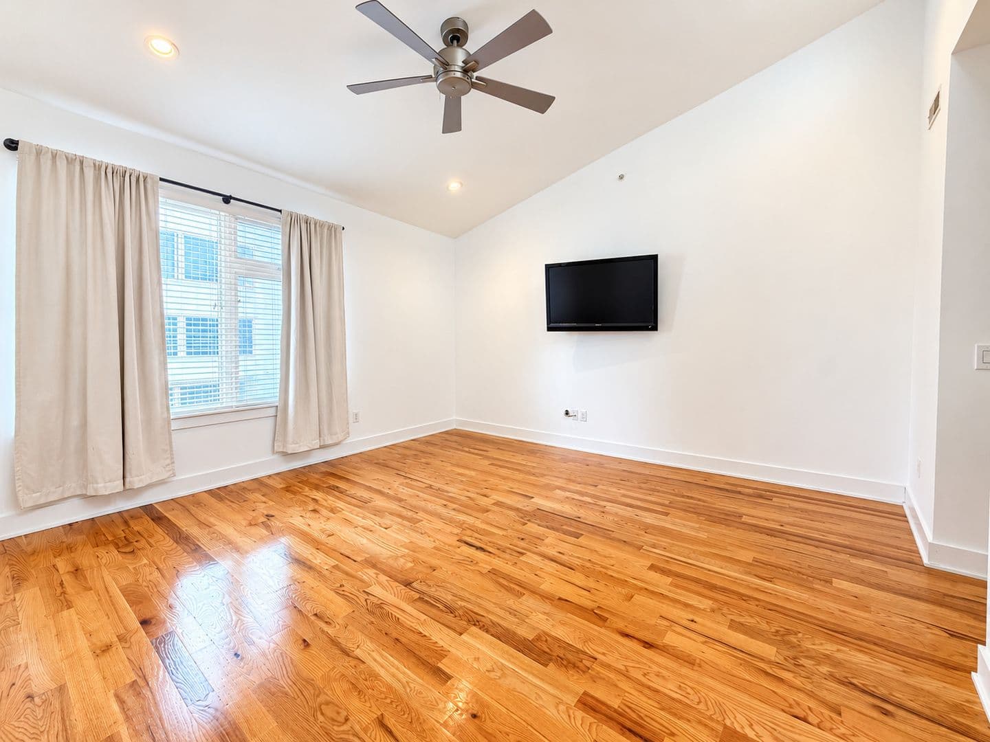 Philadelphia Apartment: 1422 Germantown Ave